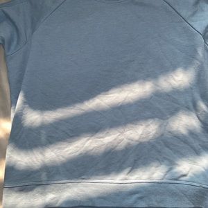 Cute sky blue sweatshirt with an open on arms